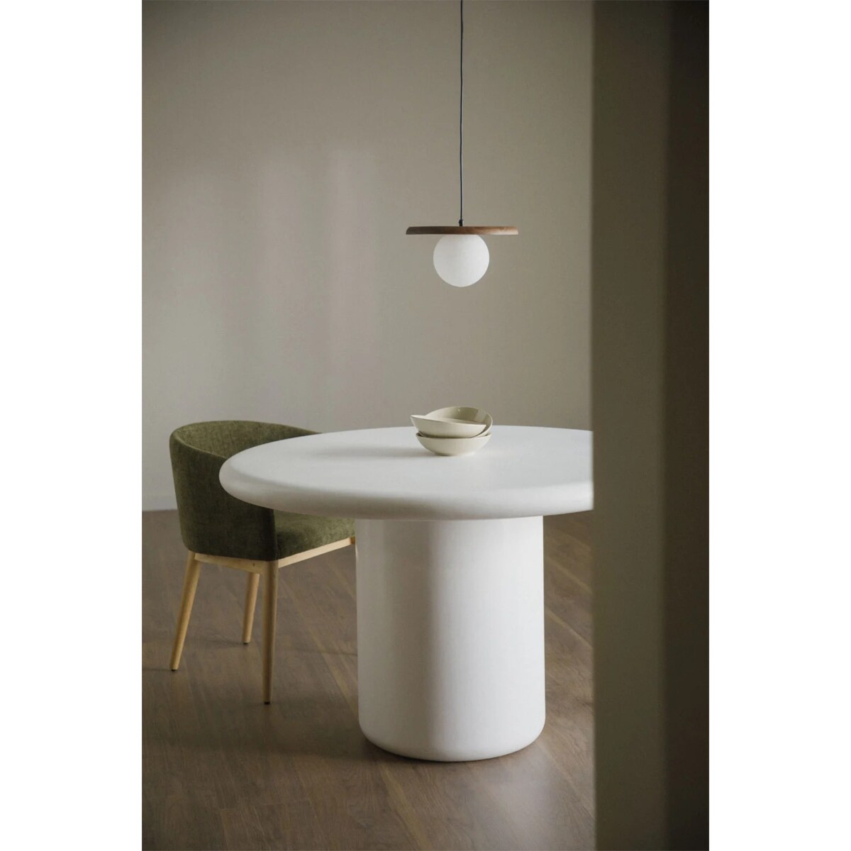 Okrągły stół do jadalni z cementu Namara biały Ø120 cm