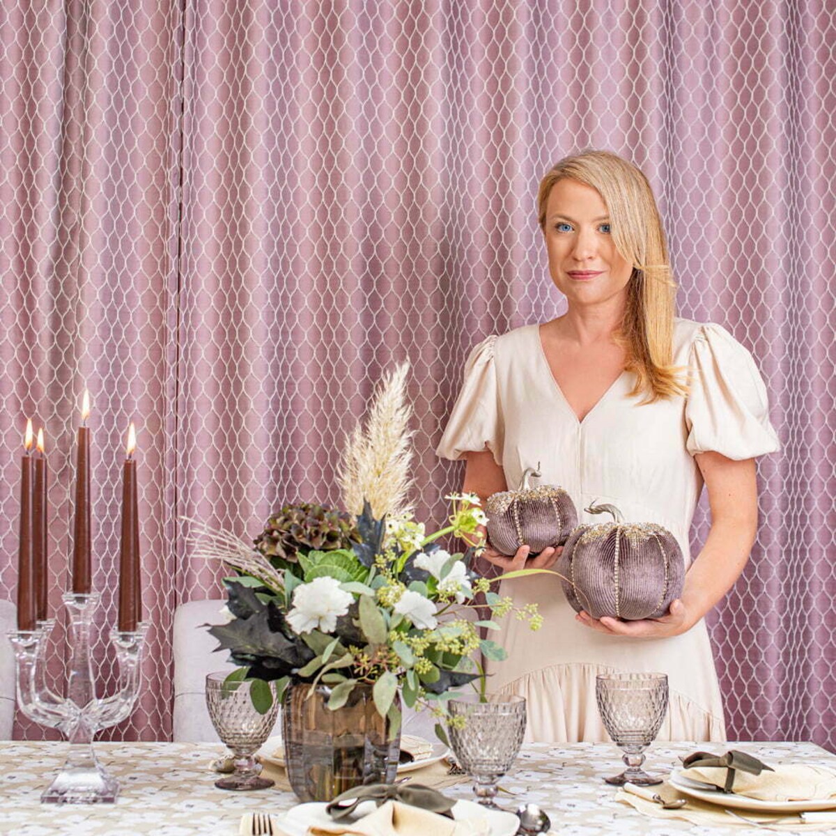 Obrus z motywem kwiatowym Petali – 130 × 200 cm