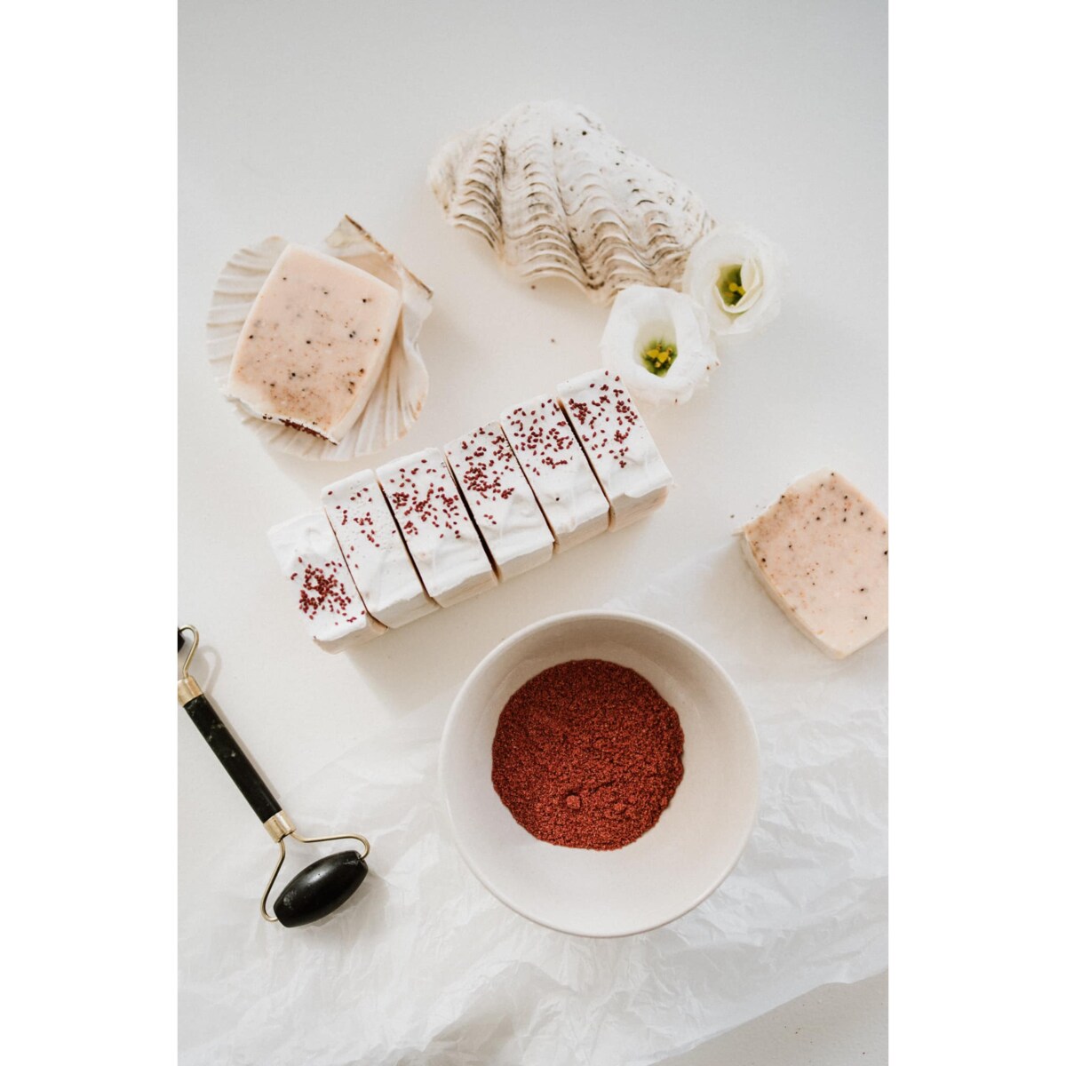 Peelingujące naturalne mydło z nasionami żurawiny - Natural peeling soap with cranberry seeds