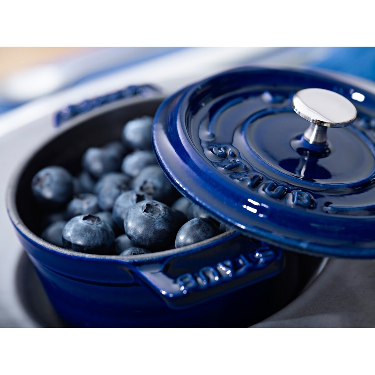 Mini garnek żeliwny okrągły Staub - 250 ml, Niebieski