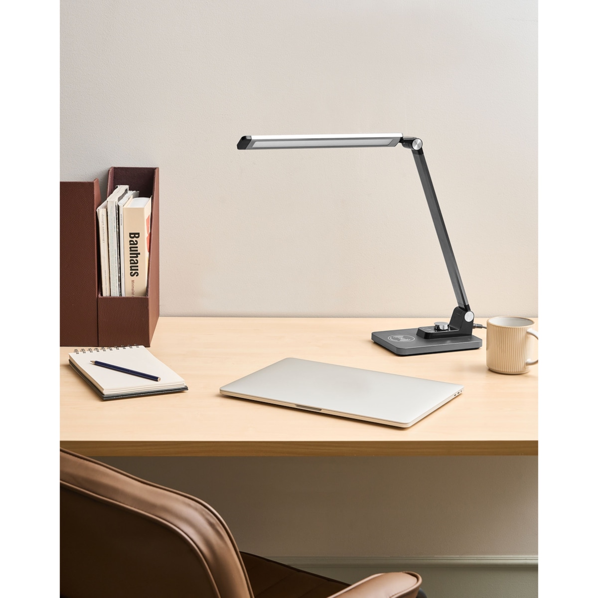 Lampa biurkowa LED ENIF Z ładowarką indukcyjną Czarny