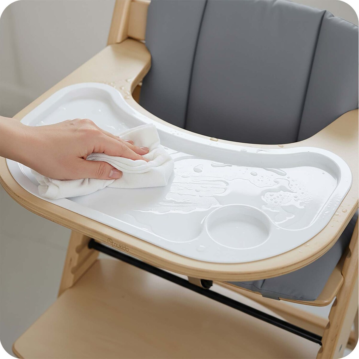 Drewniane krzesełko do karmienia Nukido tacka solidne regulowane pasy 703000