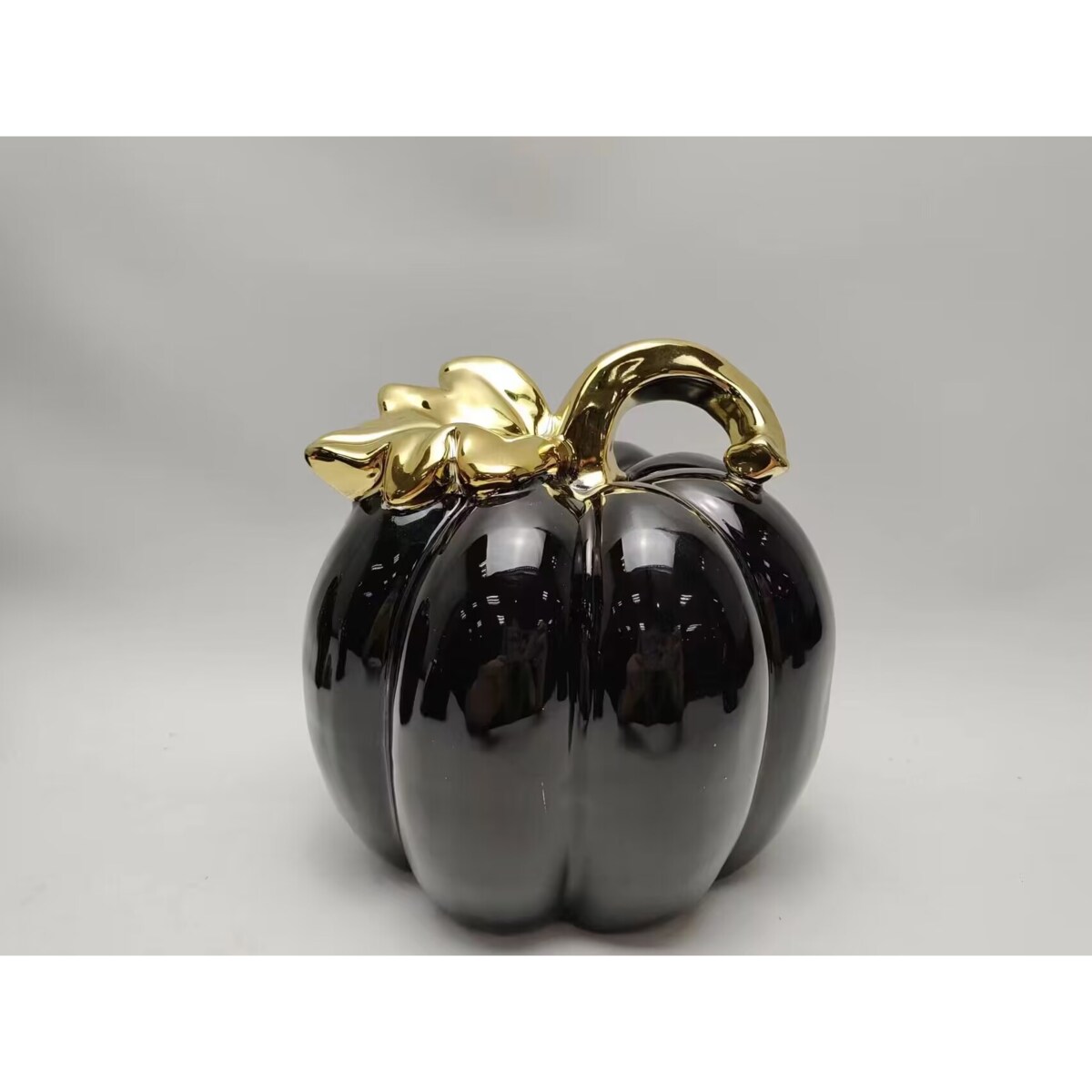 MAVE Figura dynia z liściem 16x16x15,6CM czarna