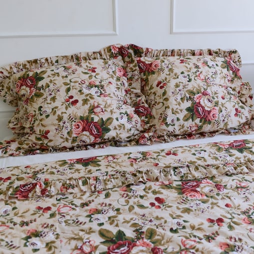 Pościel bawełniana z falbanką róże i maliny 180x200 + 2x50x60