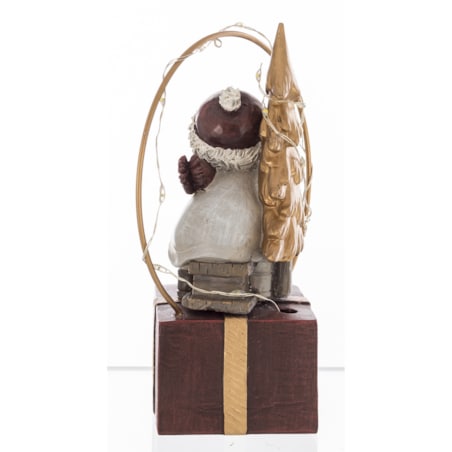 Dekoracja - chłopczyk na sankach na pudełku LED 13x7x8 cm