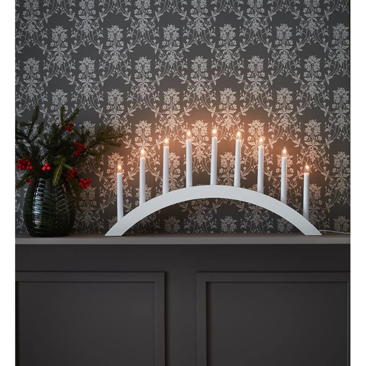 Świecznikowa dekoracja na stół Atle drewniana na komodę biała