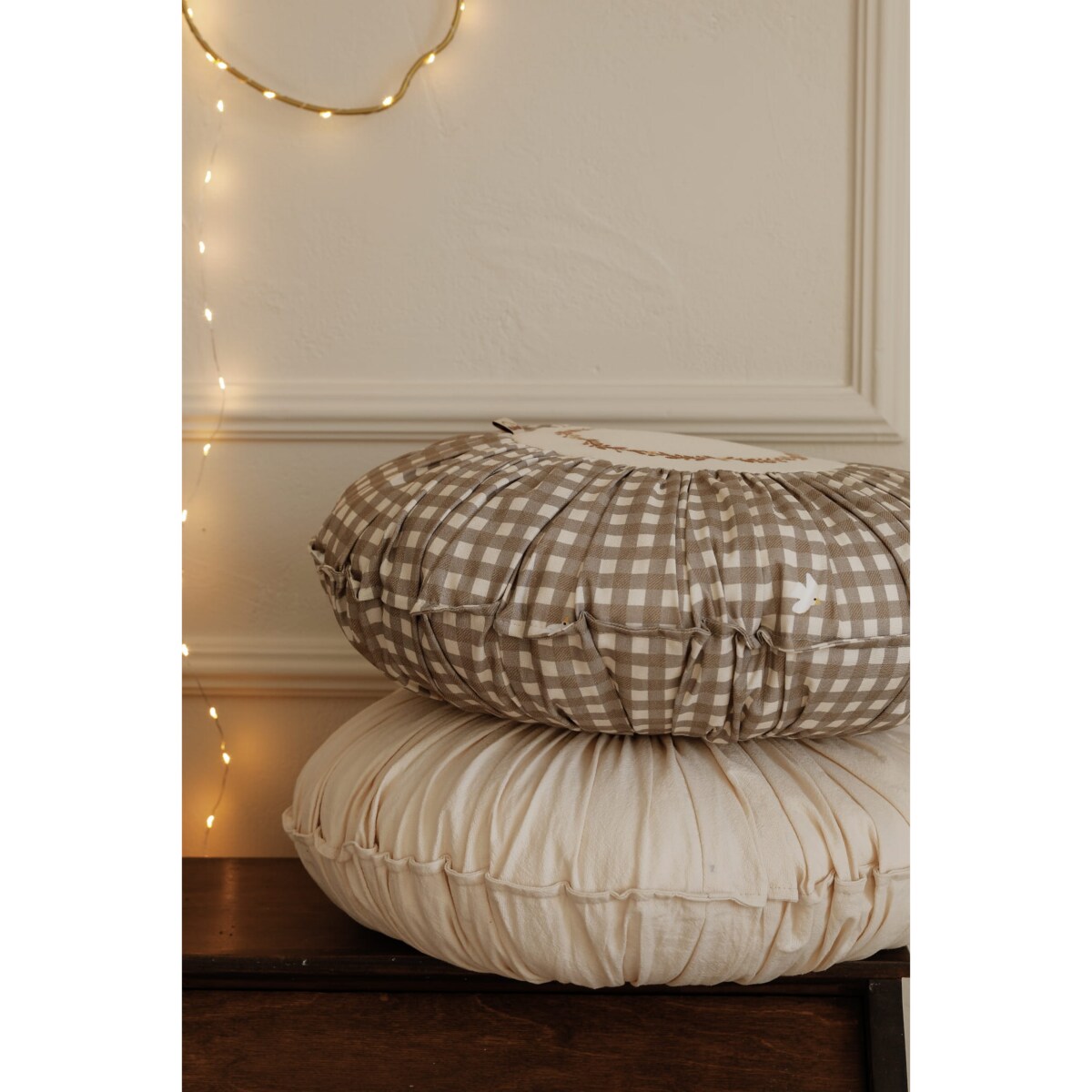 Poduszka dekoracyjna okrągła z haftem Countryside Check