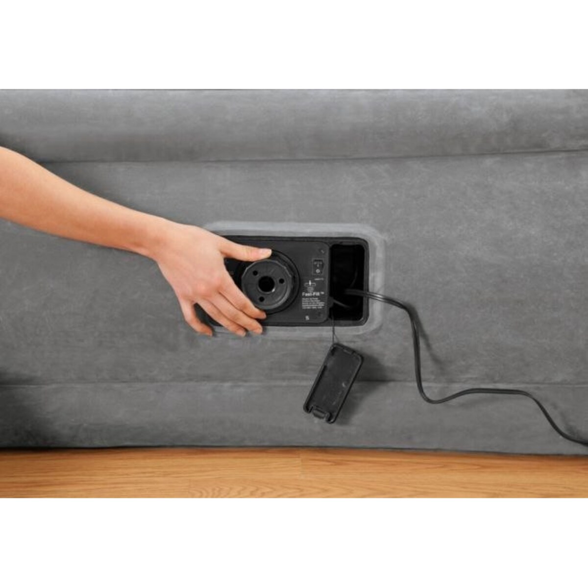 Materac welurowy z pompką elektr 191x137x33 cm INTEX