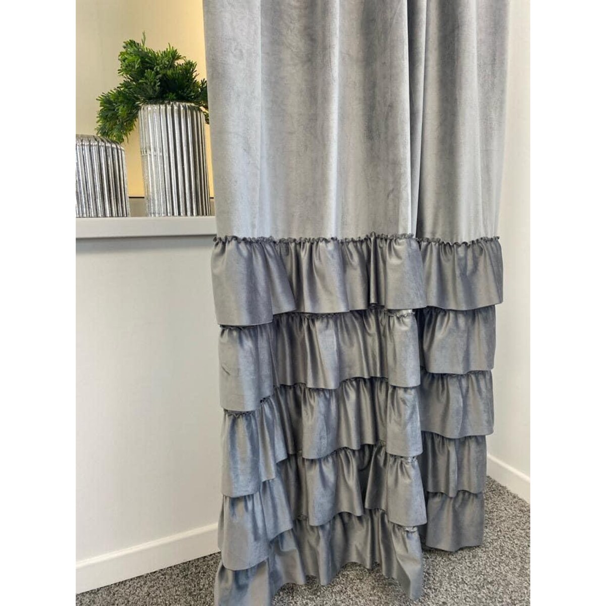 zasłona welurowa z falbanami od dołu 140x270 cm