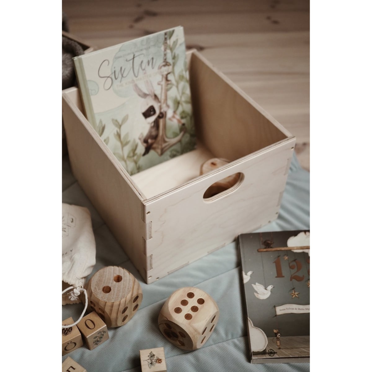 Drewniana skrzynia na zabawki 2 szt.