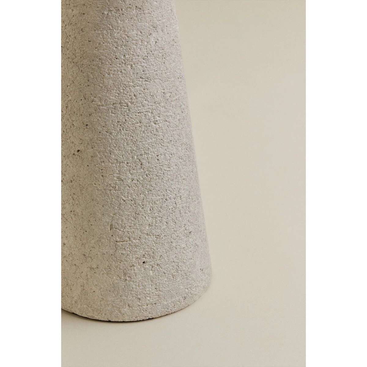 Lampa stołowa z lnu i włókna szklanego Loana, brudna biel