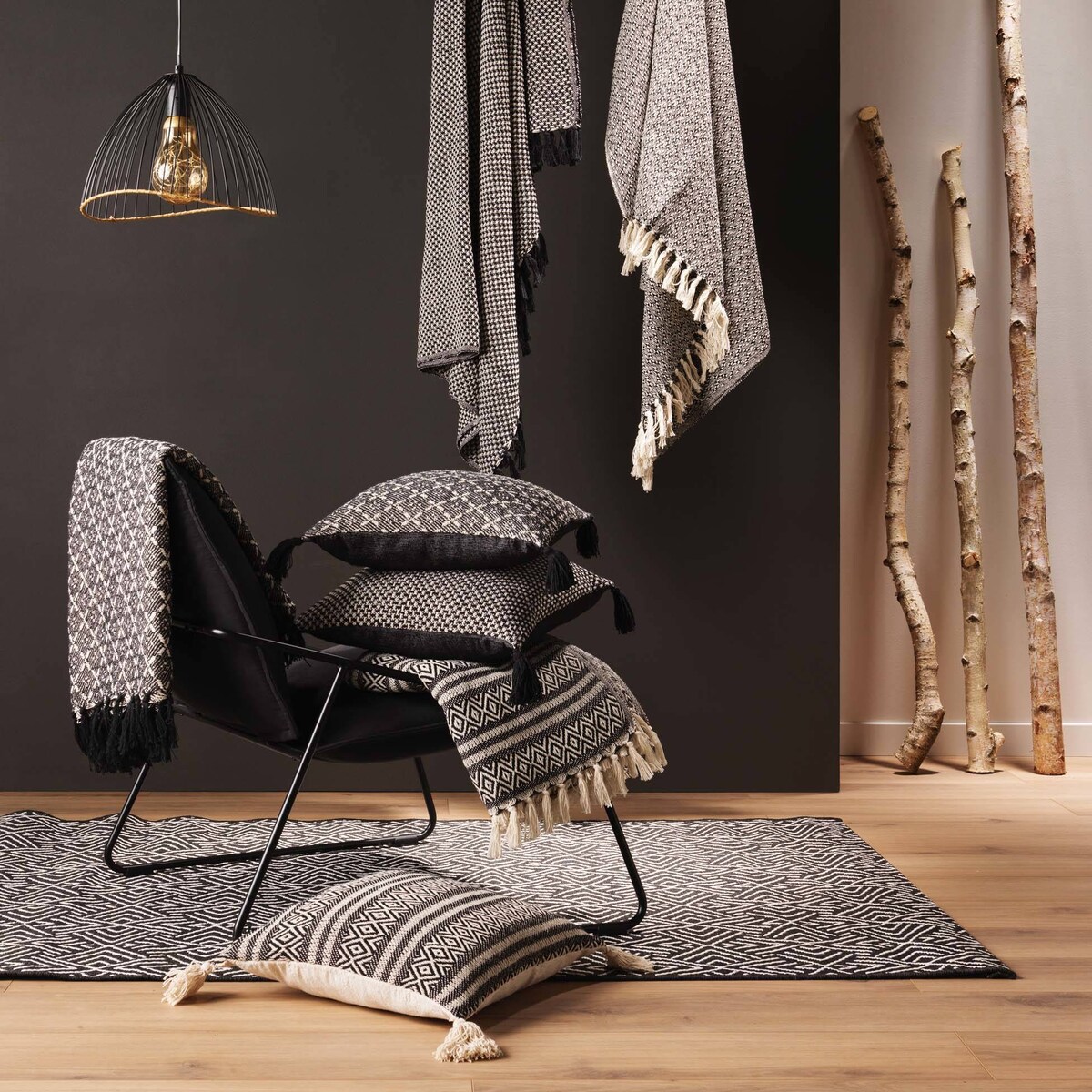 Poduszka dekoracyjna do salonu JENNIE, bawełniana, z frędzlami, 40 x 40 cm