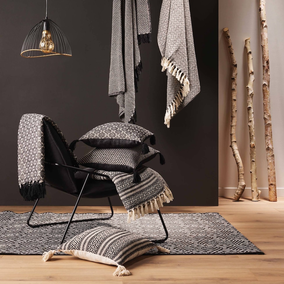 Poduszka dekoracyjna do salonu JENNIE, bawełniana, z frędzlami, 40 x 40 cm