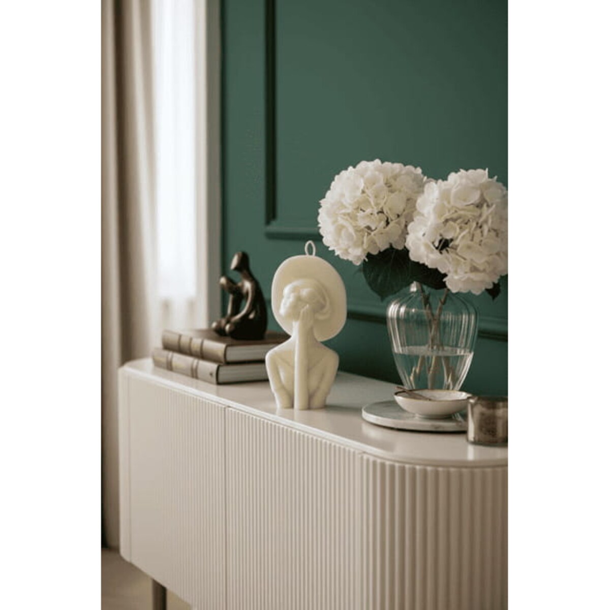 Świeca sojowa Carmen – dekoracyjna świeca w kształcie kobiety w kapeluszu