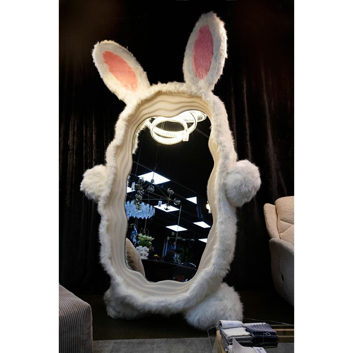 Lustro stojące BUNNY z oświetleniem LED 240x150 cm