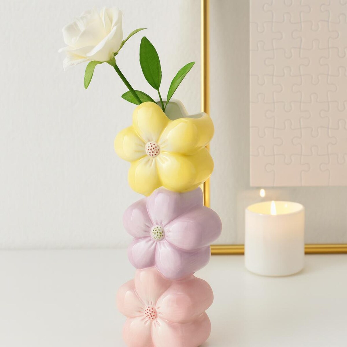 Ceramiczny wazon dekoracyjny z motywem kwiatów BLOMMA, 23 cm