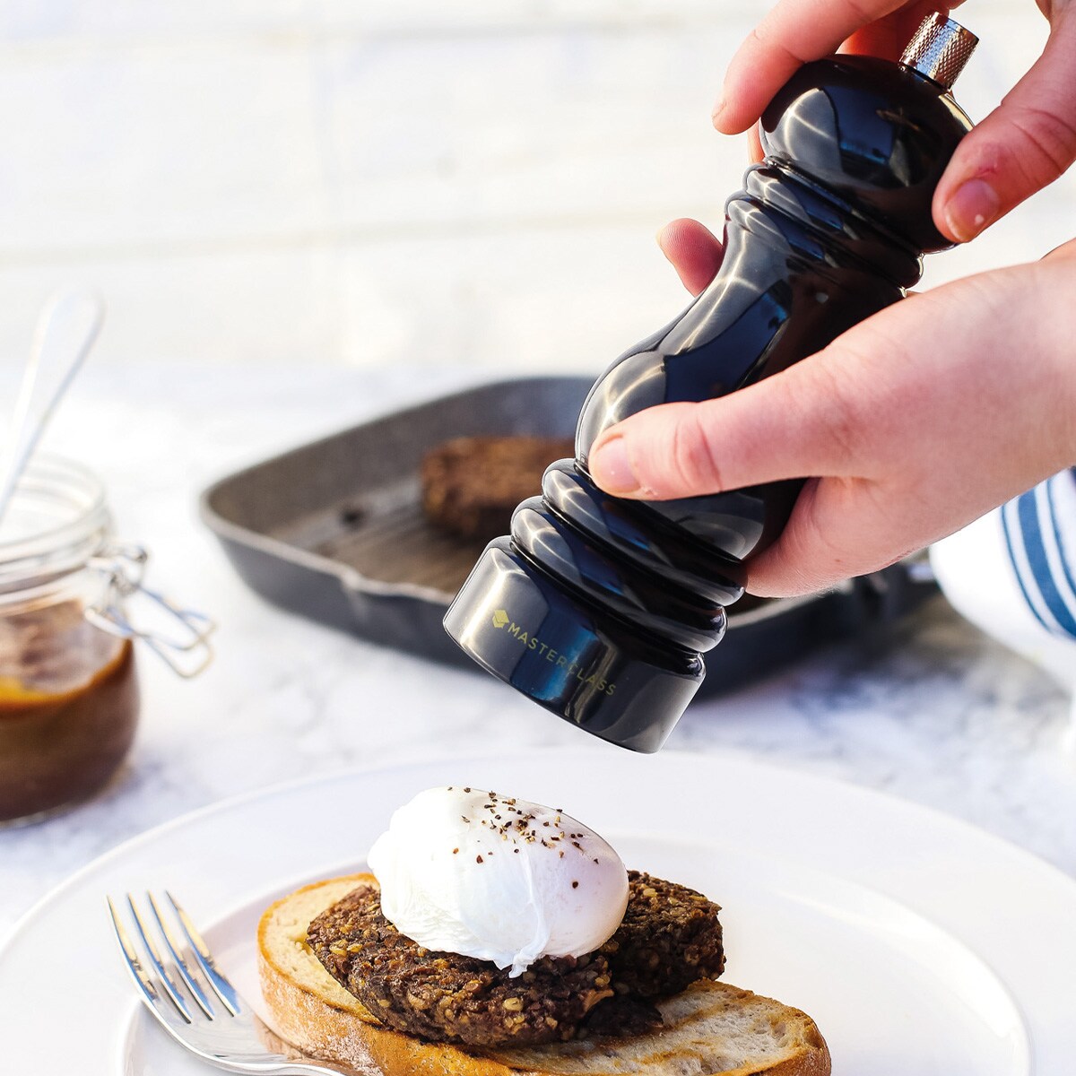 Młynek ręczny do soli lub pieprzu 17 cm - Black / MasterClass