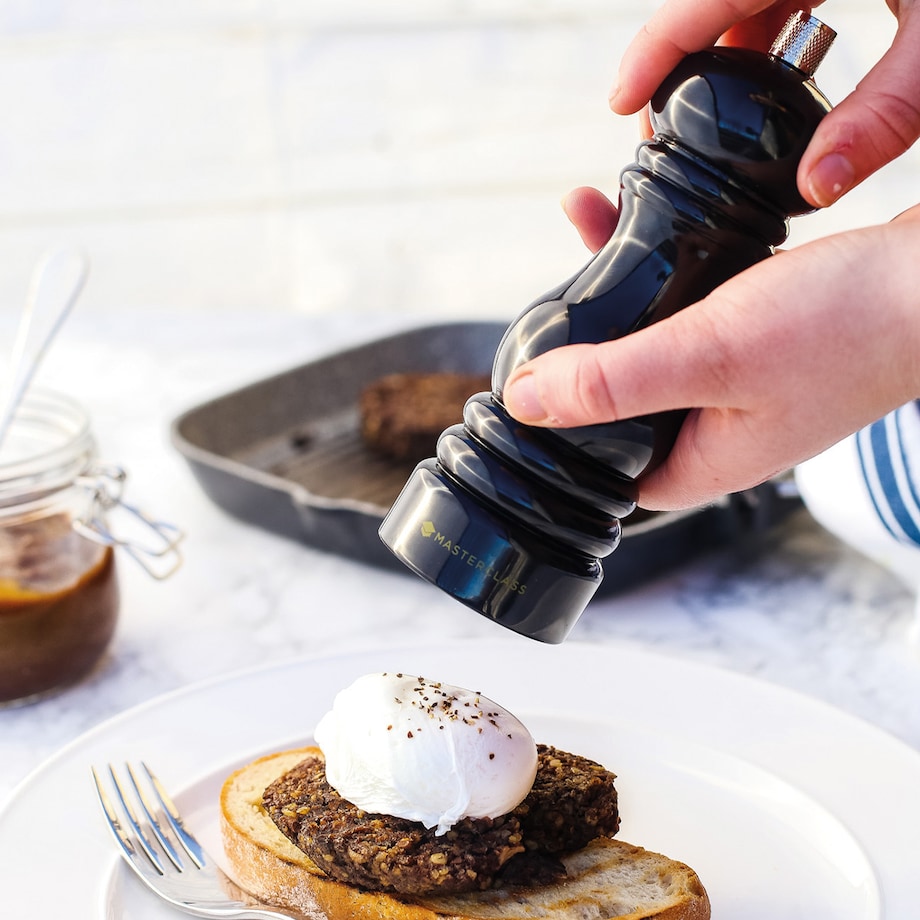 Młynek ręczny do soli lub pieprzu 17 cm - Black / MasterClass