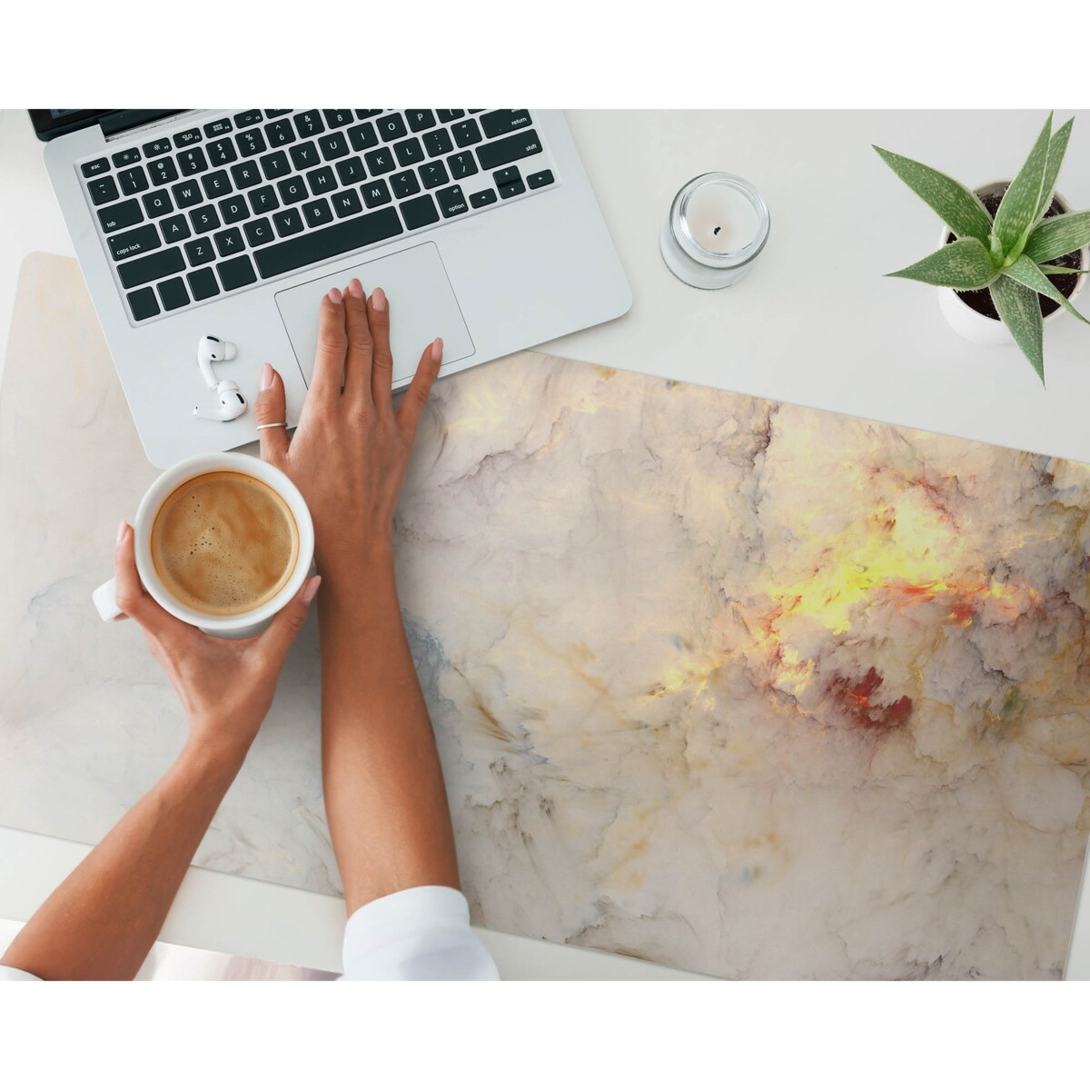 Kremowa mata na biurko Abstrakcyjna chmura, 100x50 cm