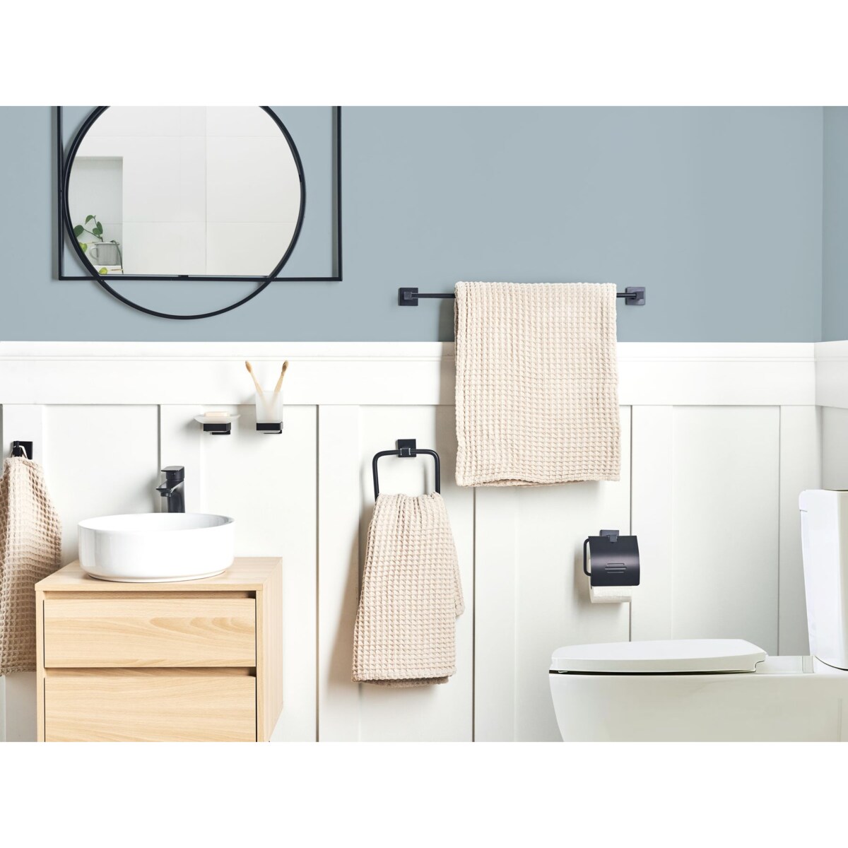 Zestaw akcesoriów toaletowych 6 elementów UVITA Z uchwytami i haczykami na ręczniki Czarny