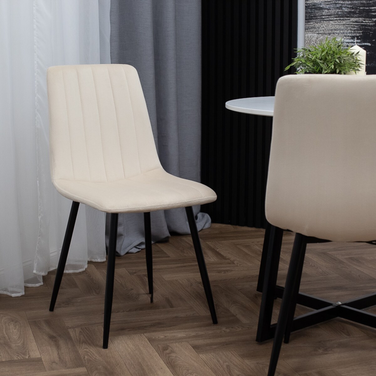 Krzesło welurowe tapicerowane beżowe pikowane czarne nogi