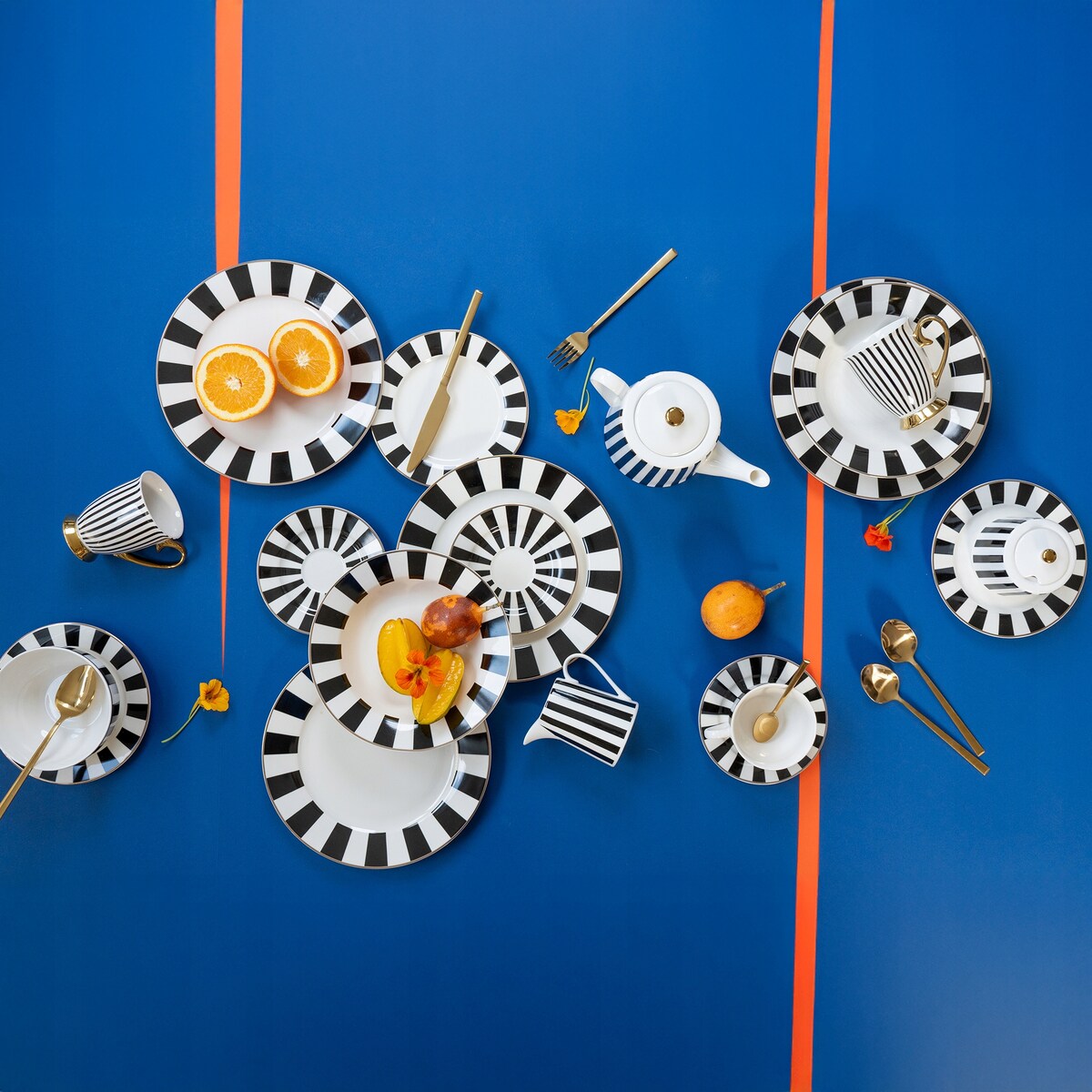 ELEGANCKI MLECZNIK POJEMNIK 300ml w pasy biało czarne na mleko sosy