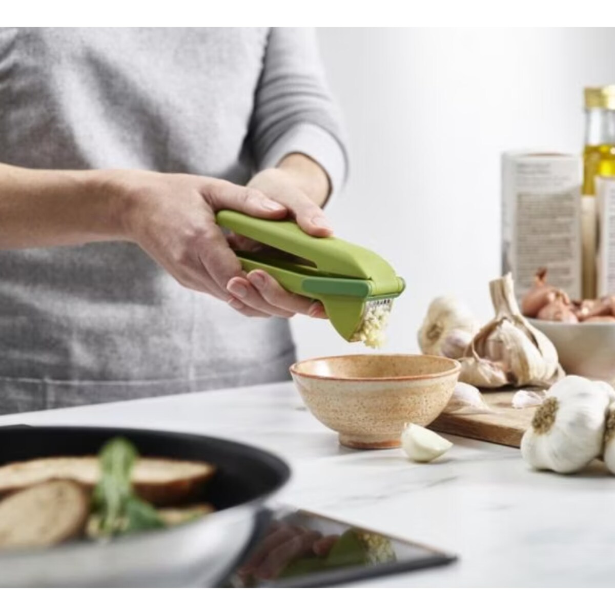 Wyciskacz do czosnku Clean Force, 16 x 4.2 x 6 cm, Joseph Joseph