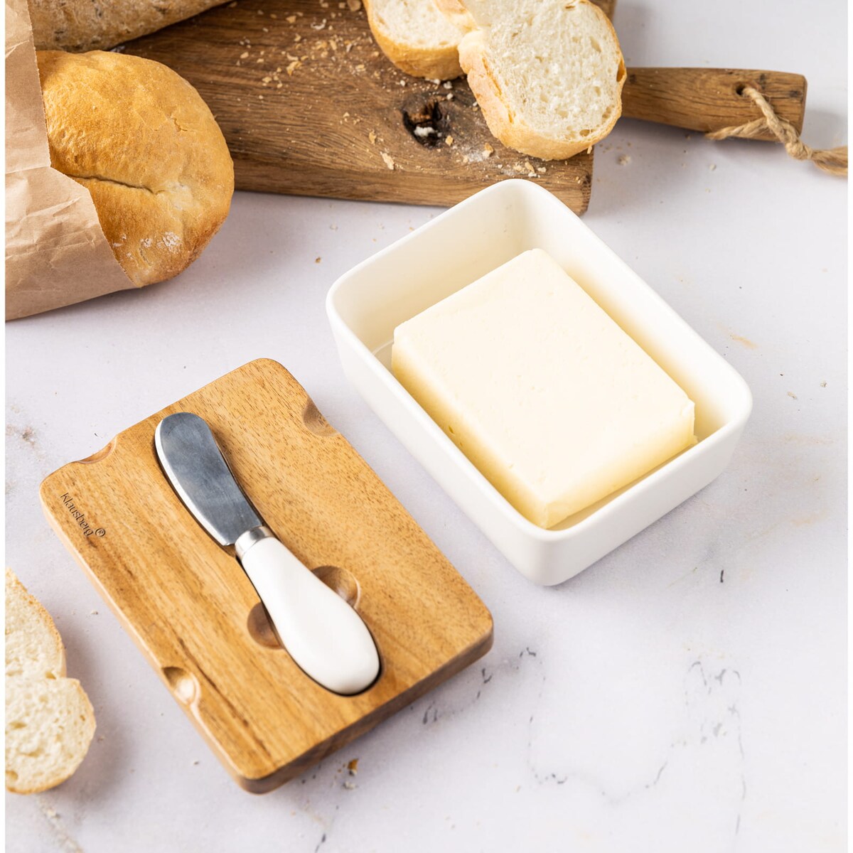 Porcelanowa maselniczka biała maselnica z nożykiem do masła pokrywka akacjowa KLAUSBERG