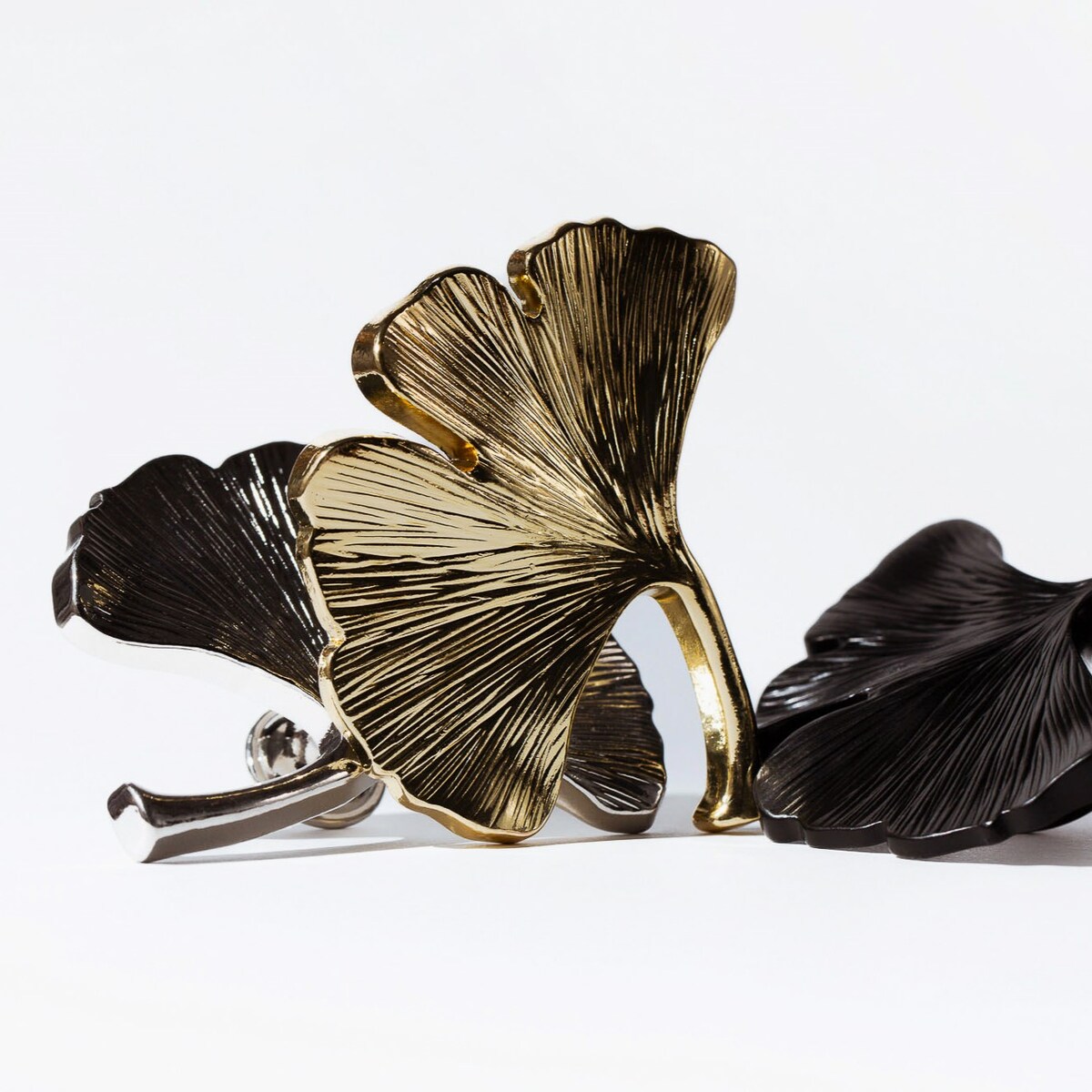 Gałka do mebli - duży liść miłorzębu 86x82mm kolor złoty