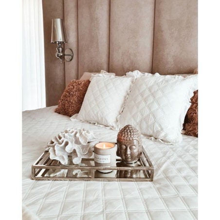 Biała Narzuta Pled Pikowana z Falbanką 200 x 220 Elegancka Kapa na Łóżko Sofę