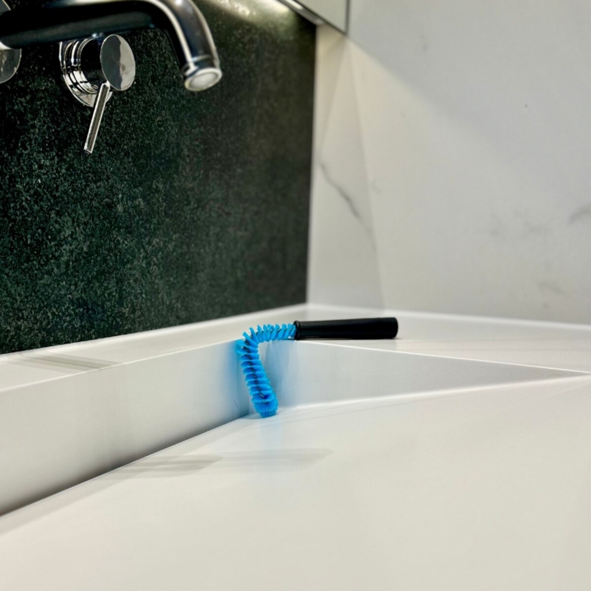 1 szt. KEDAZO Turbo CleanFlex — szczotka do szczelin, rantów i odpływów w łazience | Polska jakość