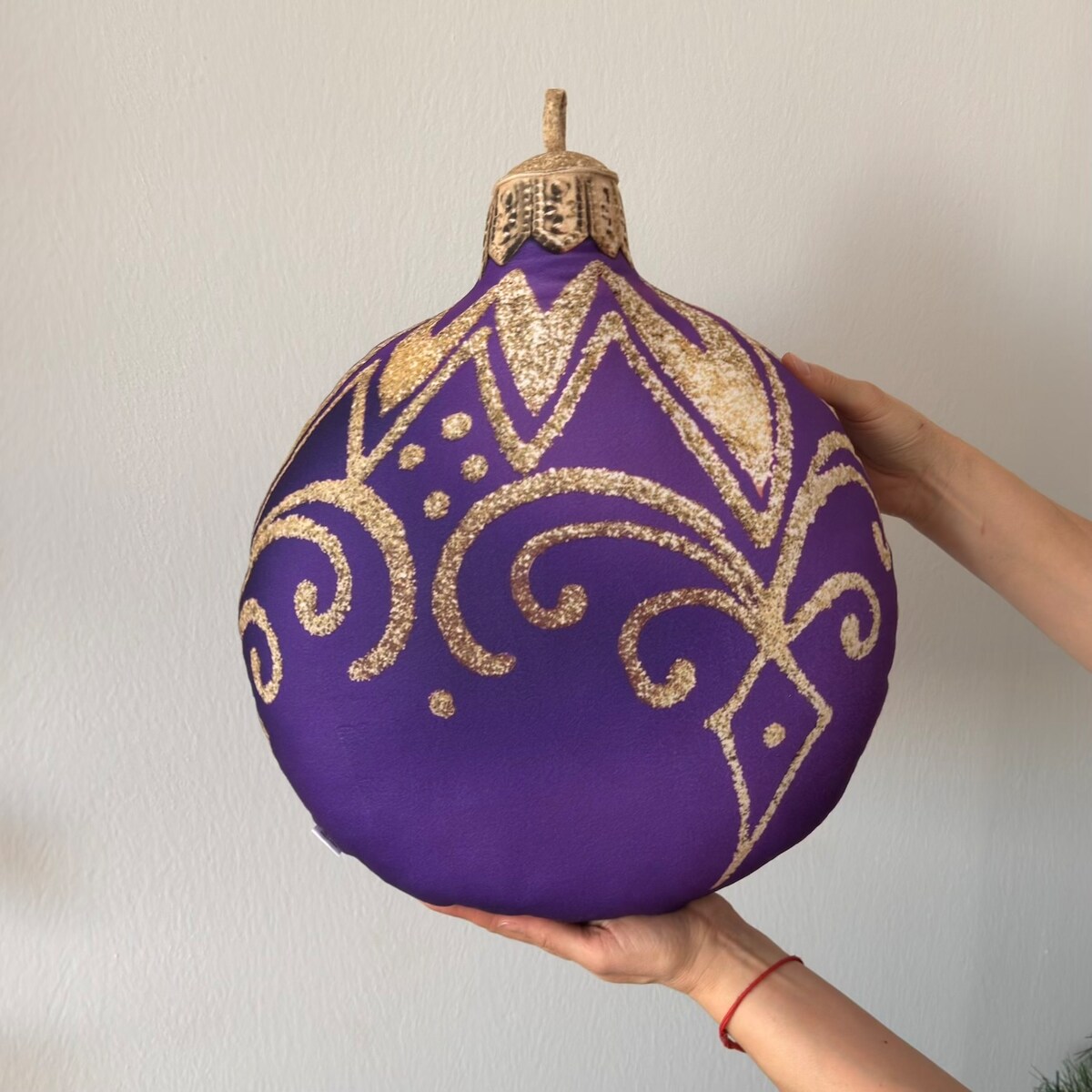 Poduszka dekoracyjna purpurowa Bombka mała