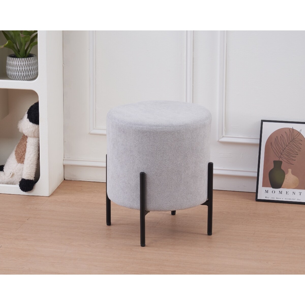 Pufa tapicerowana tkanina boucle szara  TEDDY czarne nogi