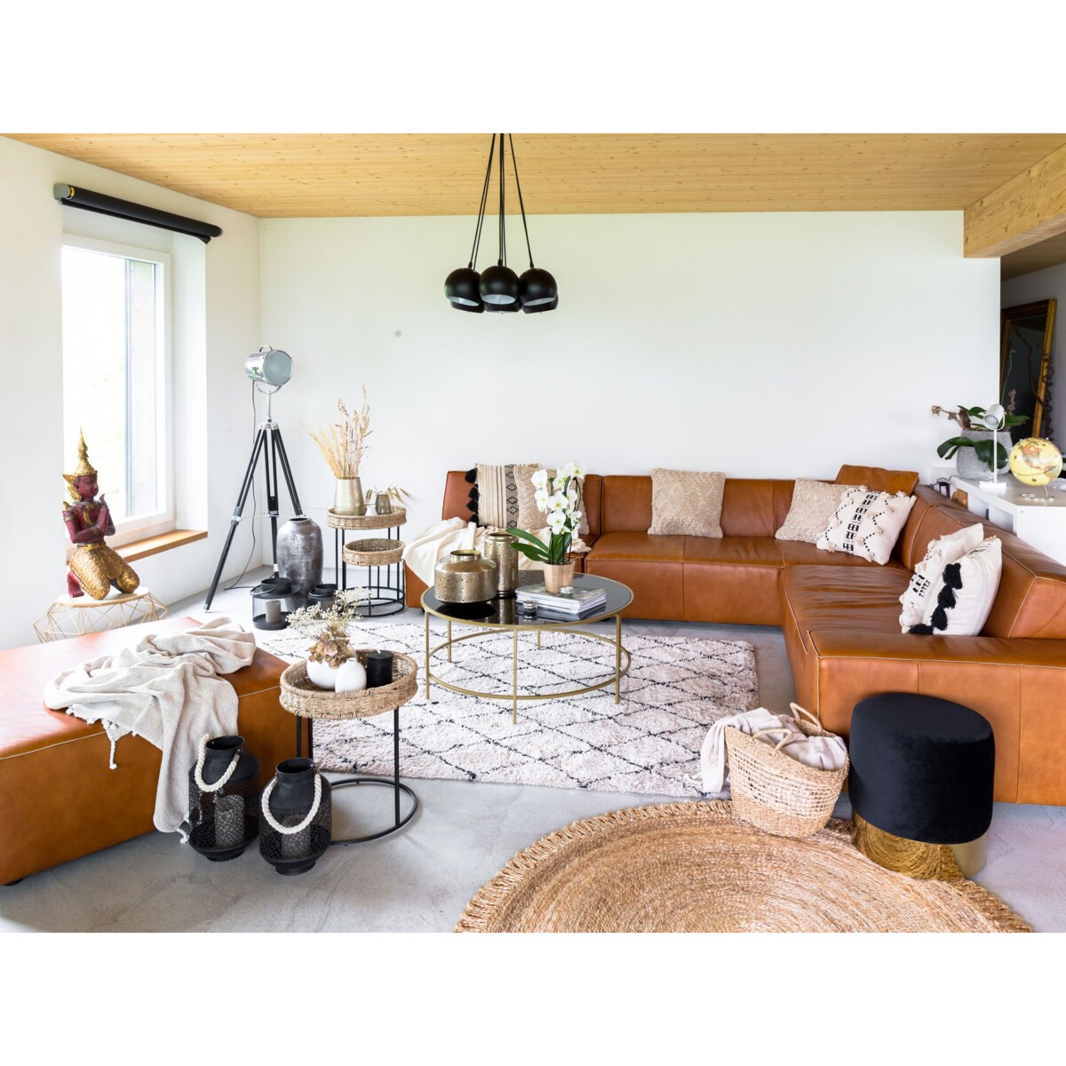 Puf welurowy ⌀ 39 cm czarny SOPHIA