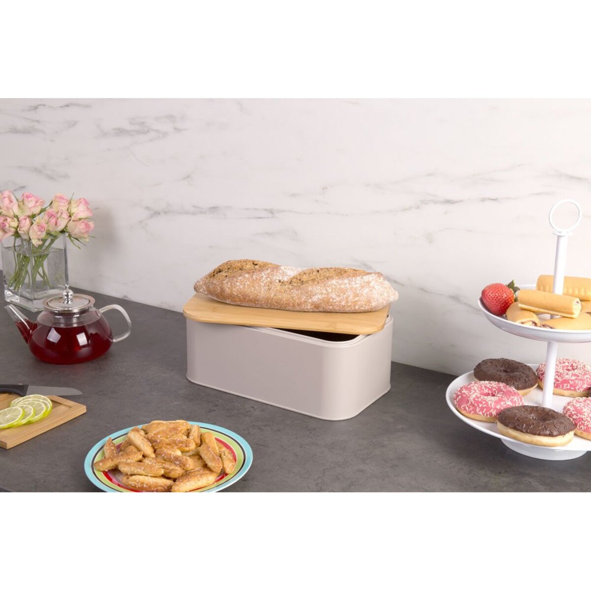 Metalowy chlebak z bambusową deską do krojenia, 2w1, ZELLER