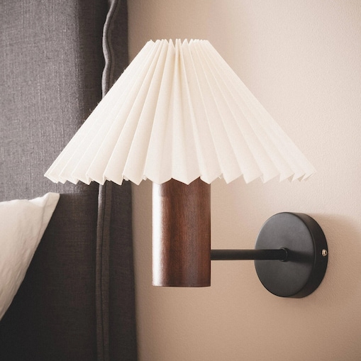 Kinkiet, lampa ścienna z plisowanym kloszem, drewno, Leonessa