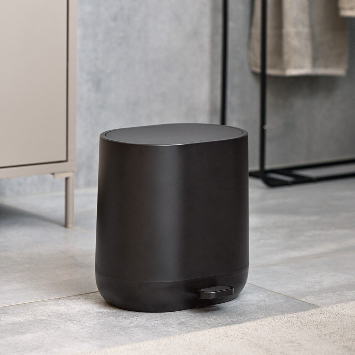 Kosz pedałowy z wolnoopadającą pokrywą ZELLER, 6 l