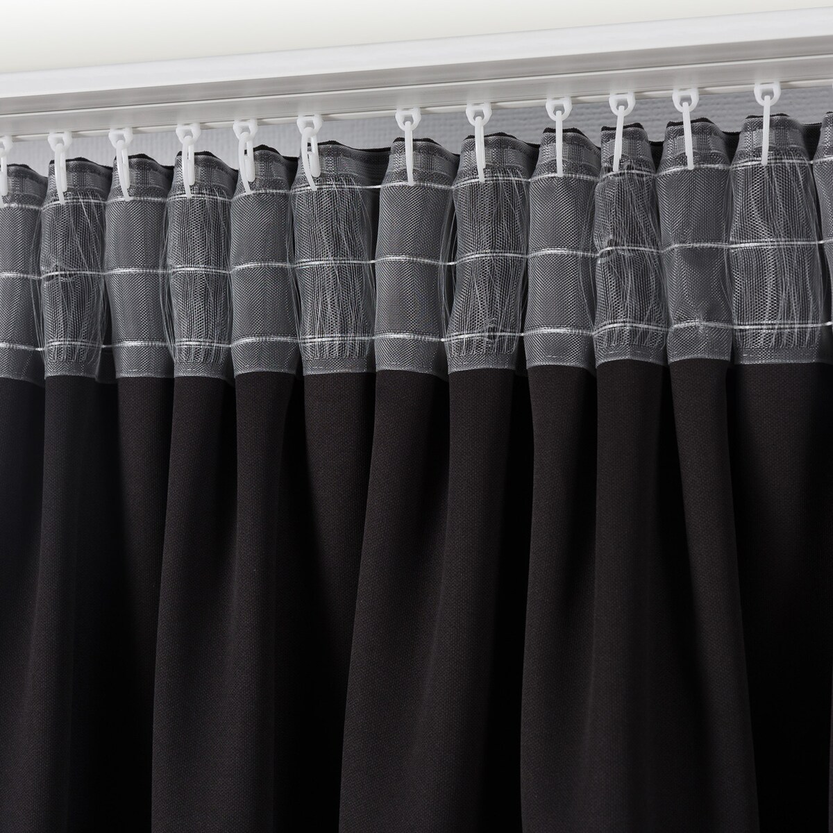 Zasłona na taśmie marszczącej czarna aksamitna 140 x 280 cm 1 szt. 140x280 czarny