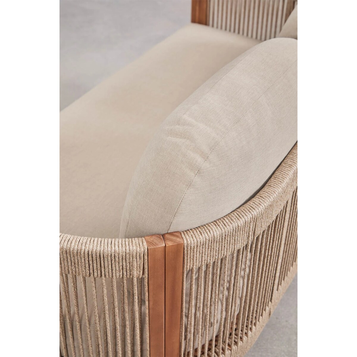 Zestaw ogrodowy: sofa 2-osobowa, 2 fotele i stolik kawowy z drewna akacjowego Serel