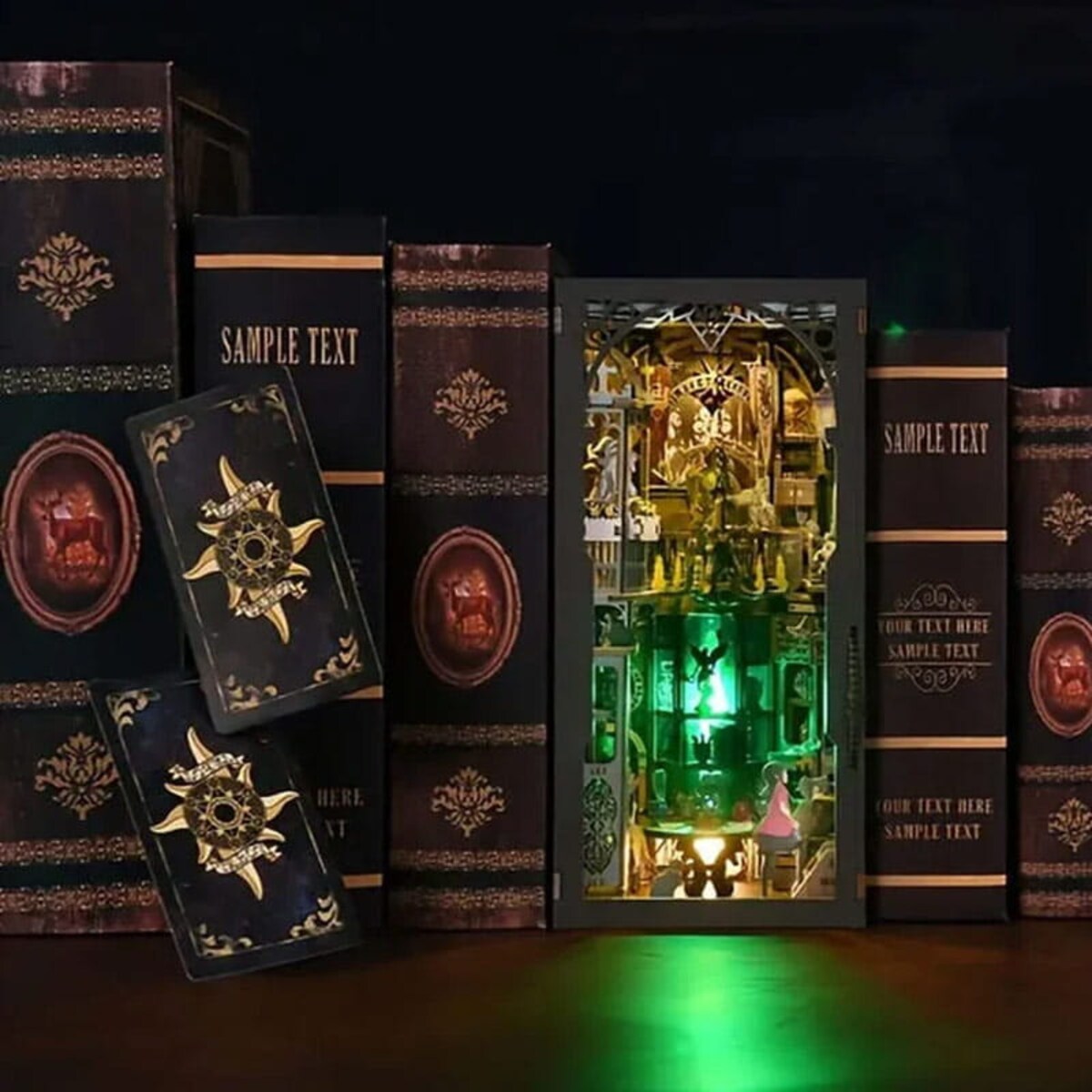 Miniaturowy domek Book Nook - Karty tarota