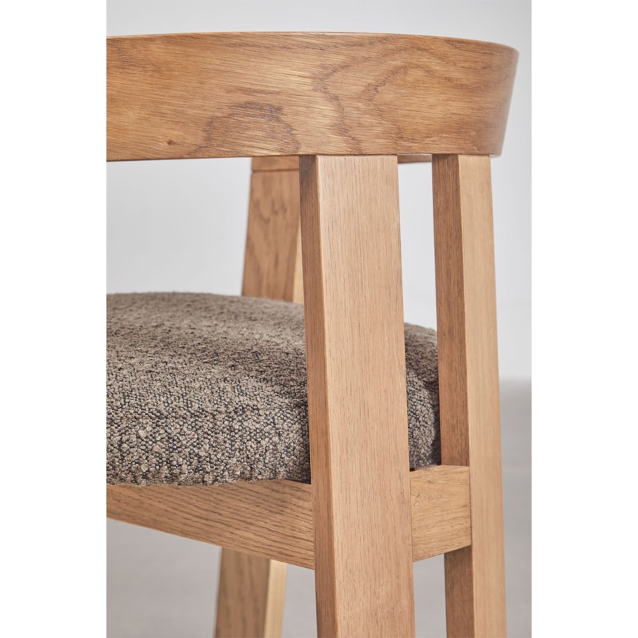 Krzesło z podłokietnikami, jasne drewno, kawa z mlekiem bouclé, Yvonne