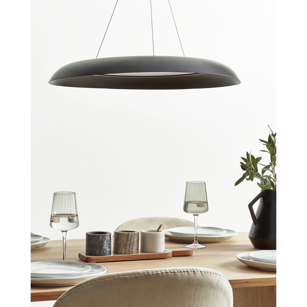 Lampa wisząca LED metalowa czarna SURKO