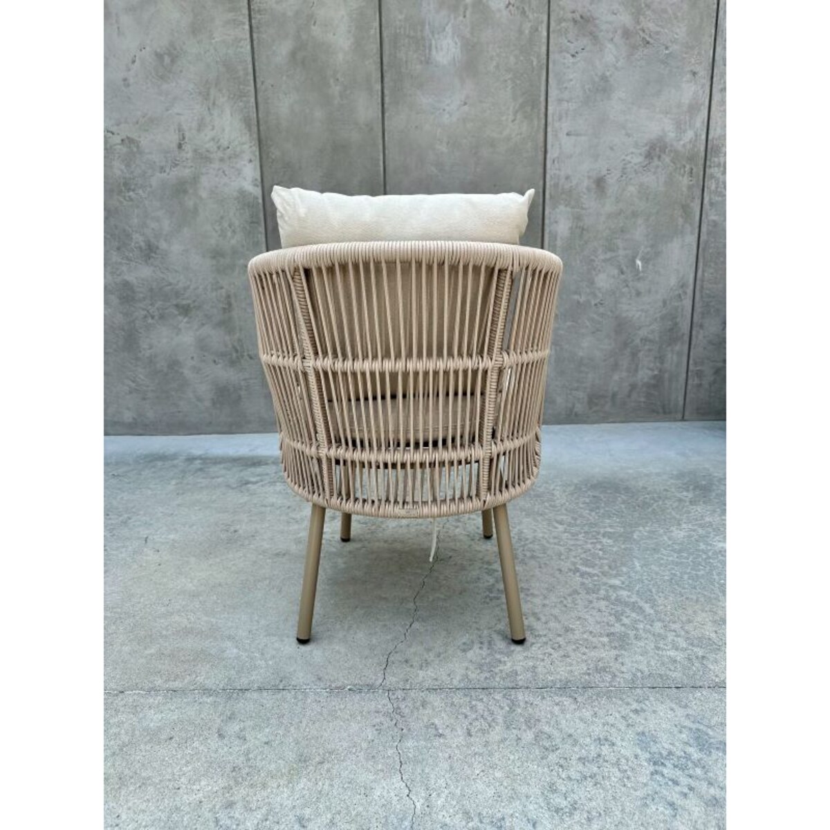 ALUMINIOWY FOTEL AZZURA W KOLORZE SZAMPAŃSKIM