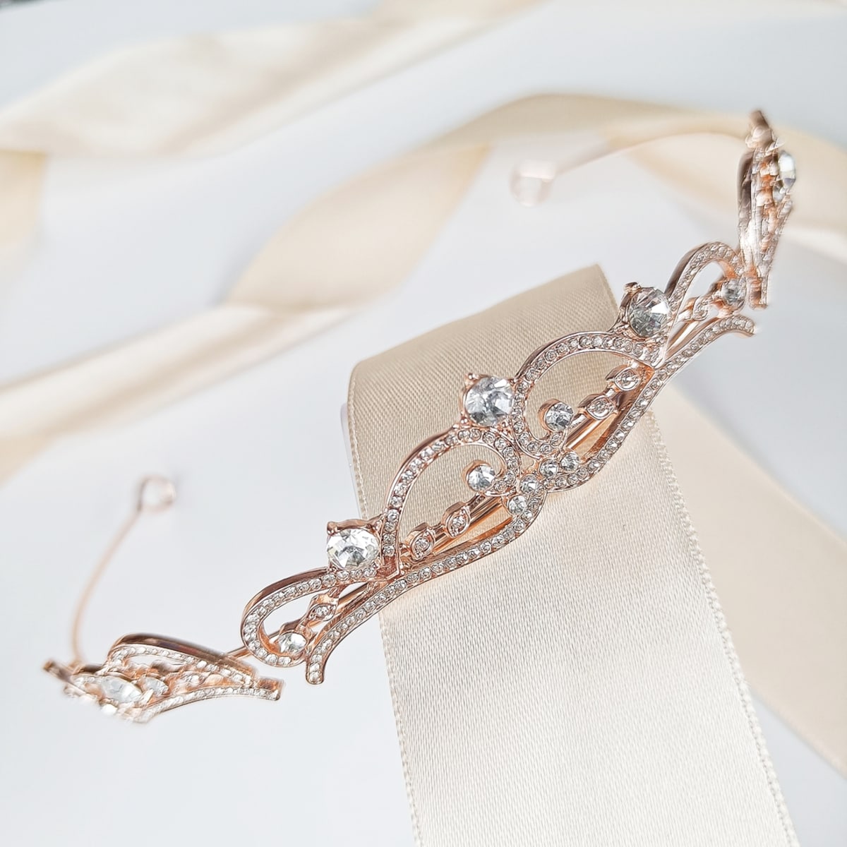 Delikatna korona tiara diadem ślubny 18 panieński