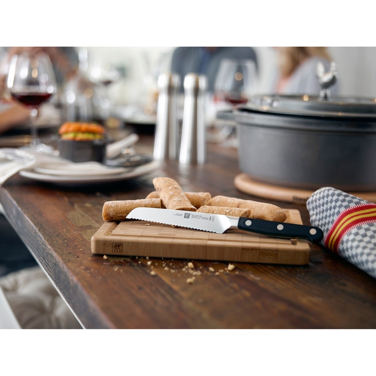 Nóż uniwersalny z ząbkami 15.1 Zwilling Pro - 13 cm