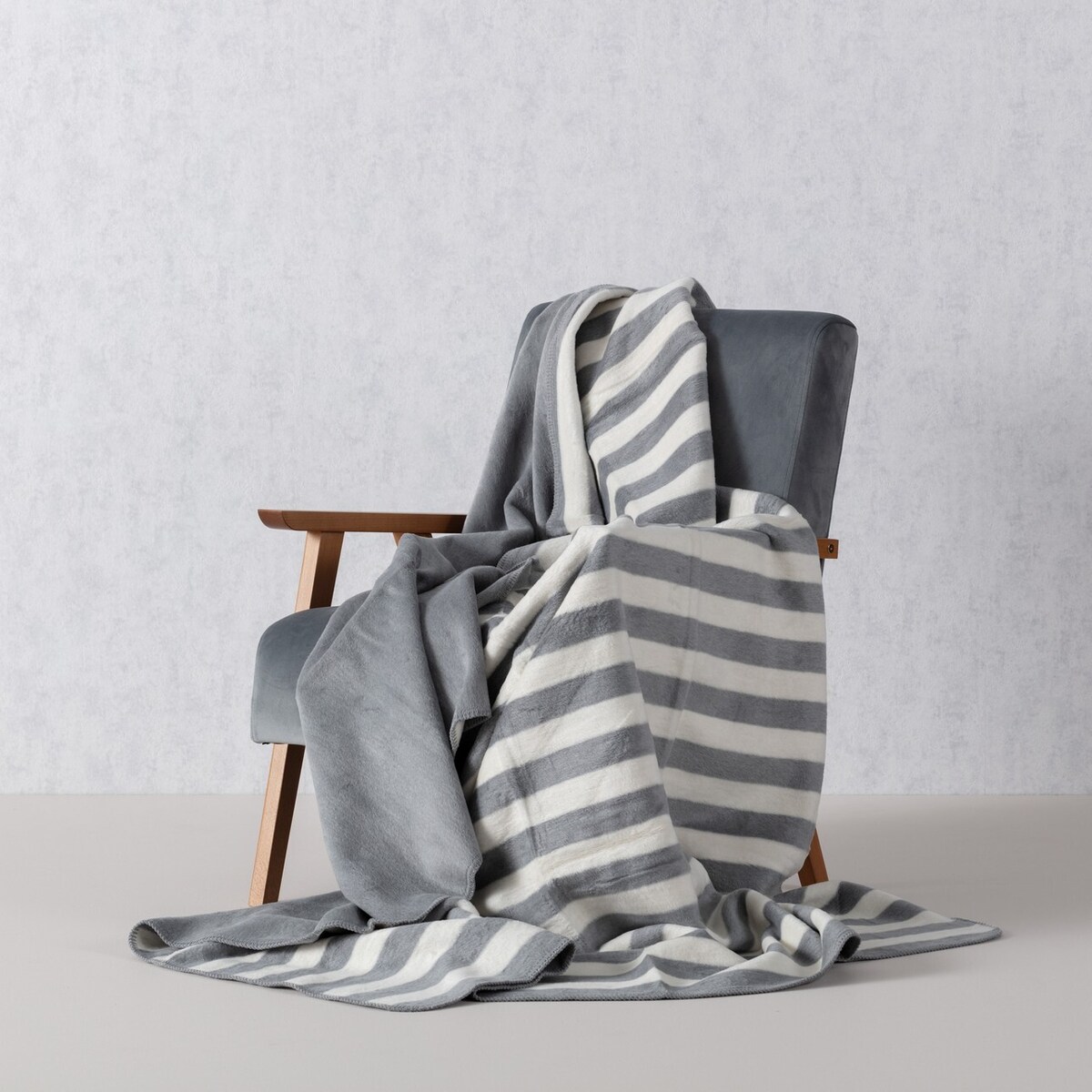 Koc Cosy Home 150x200cm Gray Stripes, 150 x 200 cm