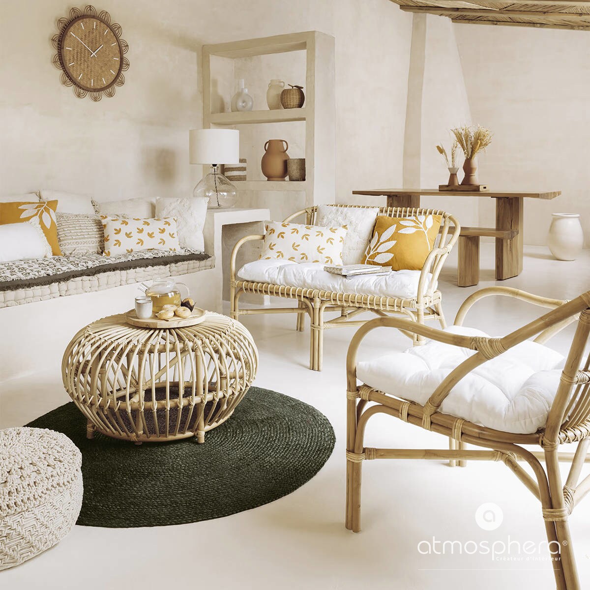 Duży zegar na ścianę w salonie Lour, tarcza z rattanu, boho, Ø 65 cm