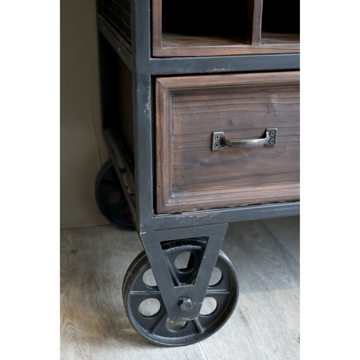 Komoda barowa na kółkach drewno, metal 94 cm