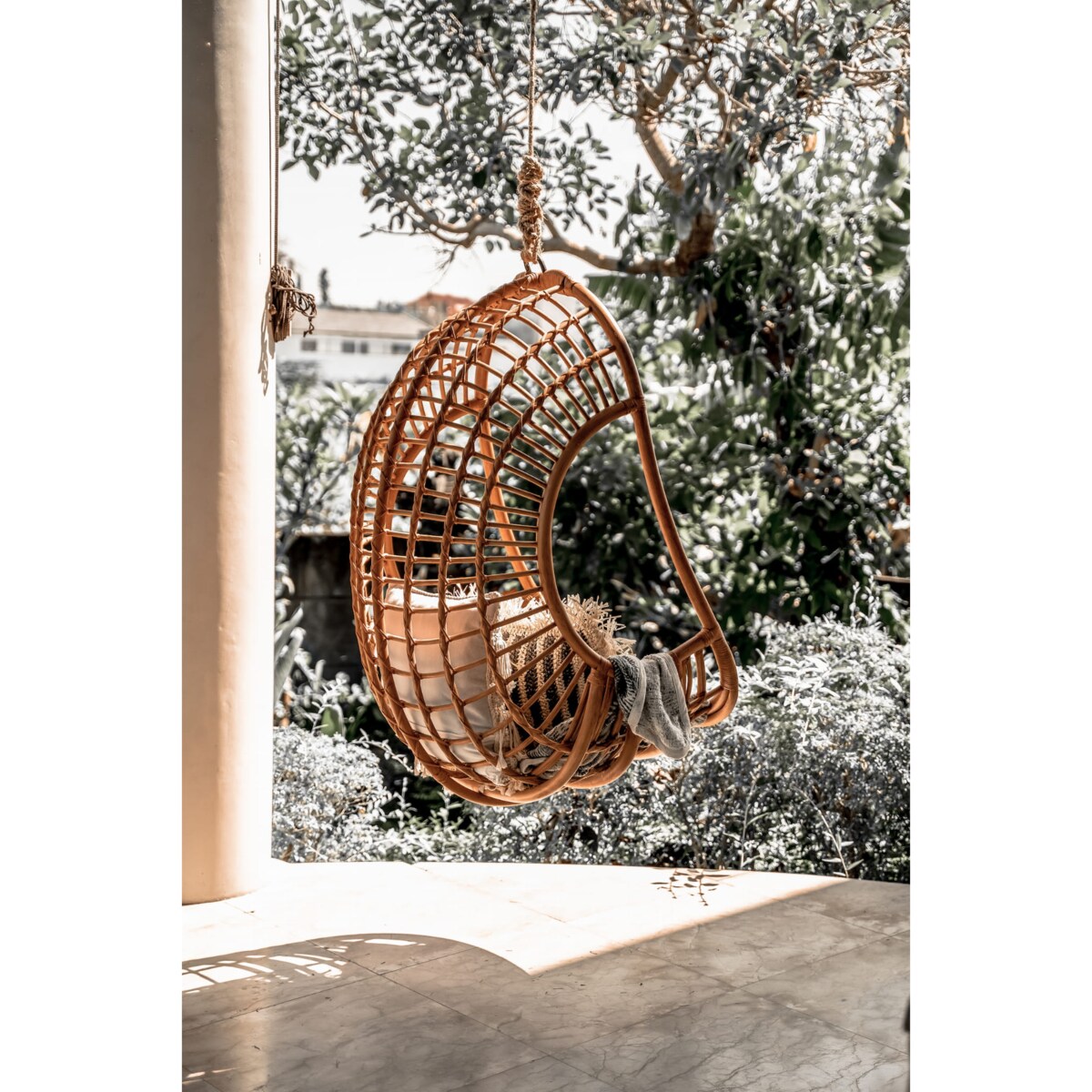 WISZĄCY FOTEL HUGO ZE STELAŻEM NATURALNY