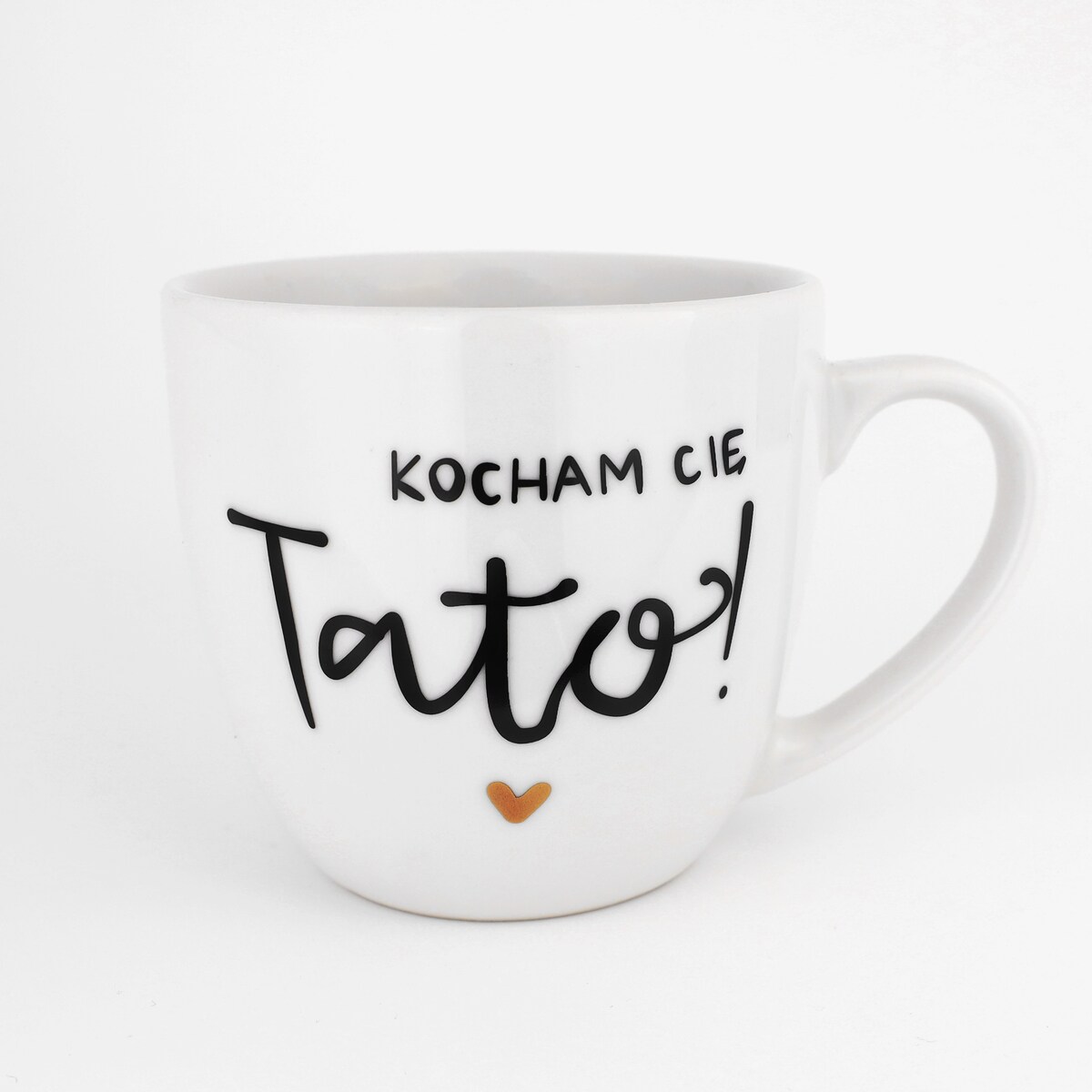 Biały kubek porcelanowy 300 ml - napis kocham cię tato z motywem złotego serca na dzień ojca dla taty